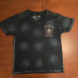 Mens Affliction V Neck Shirt 2XL. Great condition. Beautiful graphic
